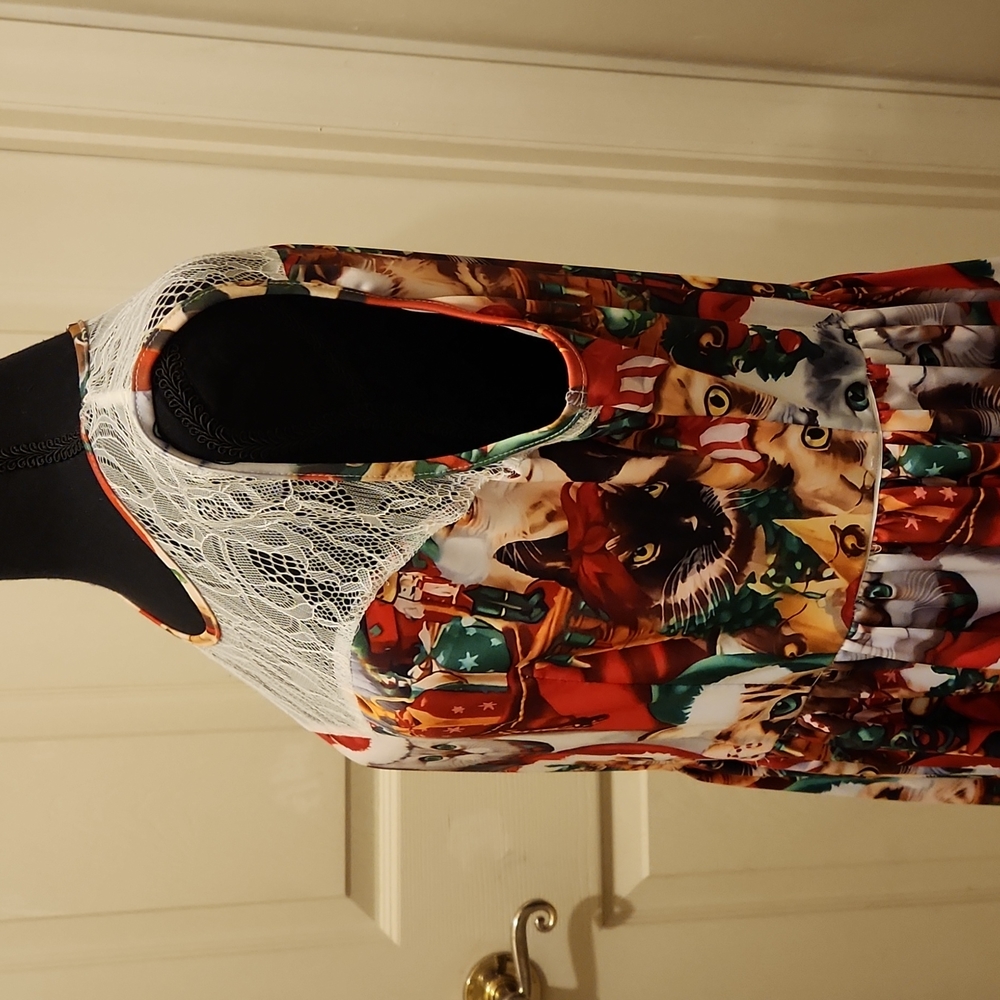 Beautiful, Vibrant Christmas Cat Dress, Size Large ❤️🎅🐱🤶❤️ - Picture 8 of 16